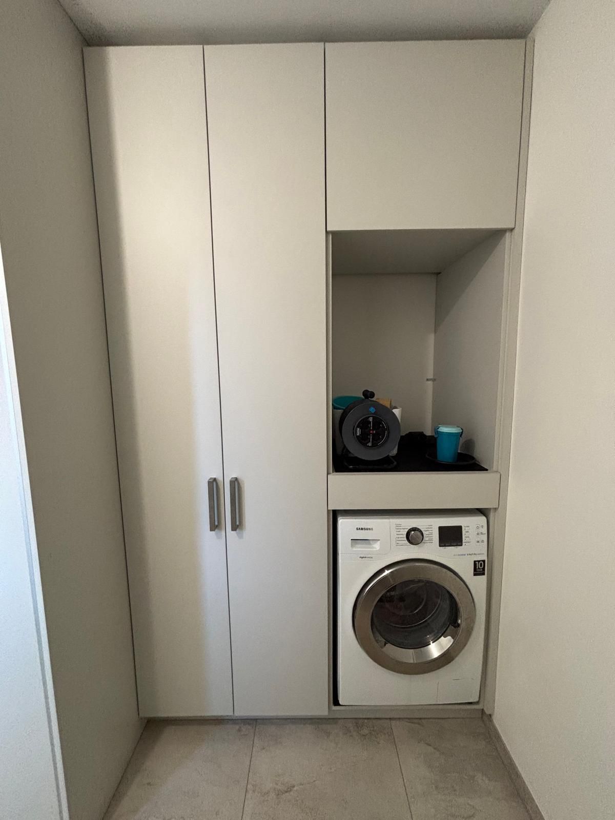 Bijkeuken met ingebouwde wasmachine