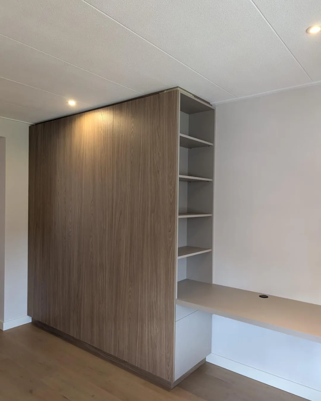 Kast met bureau, maatwerk door VED Interieur