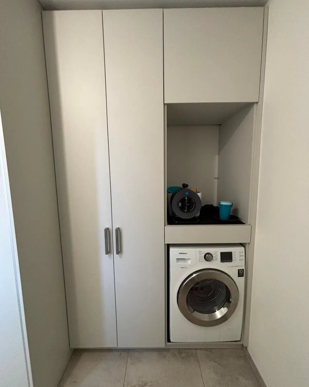 Kastenwand met wasnis, maatwerk door VED Interieur