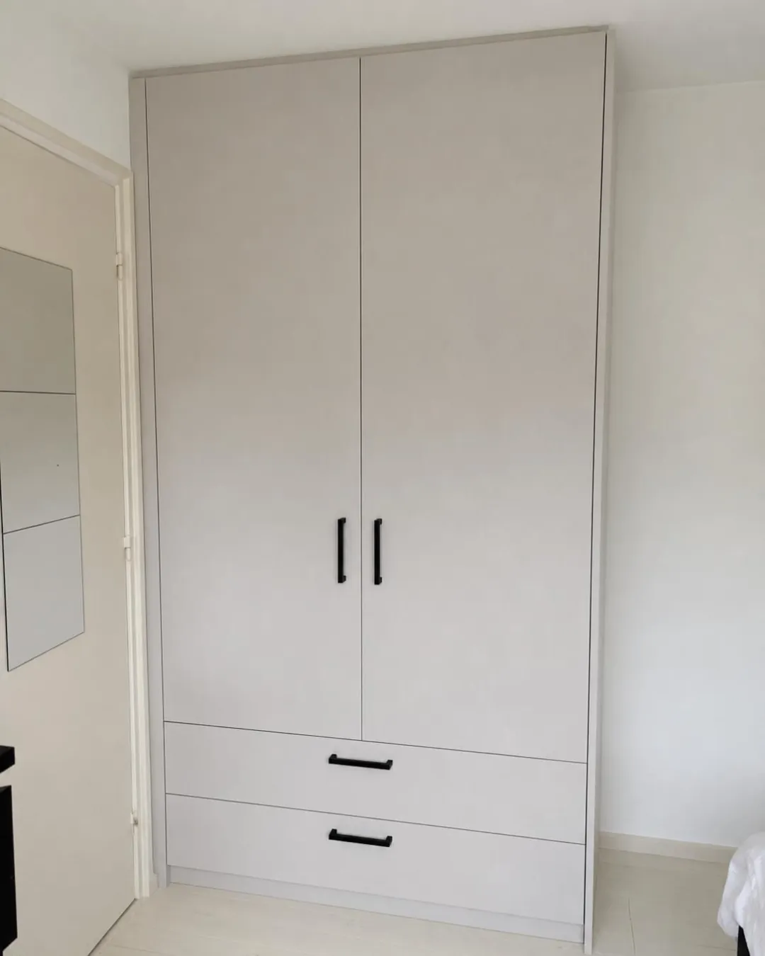 Witte kledingkast, maatwerk door VED Interieur
